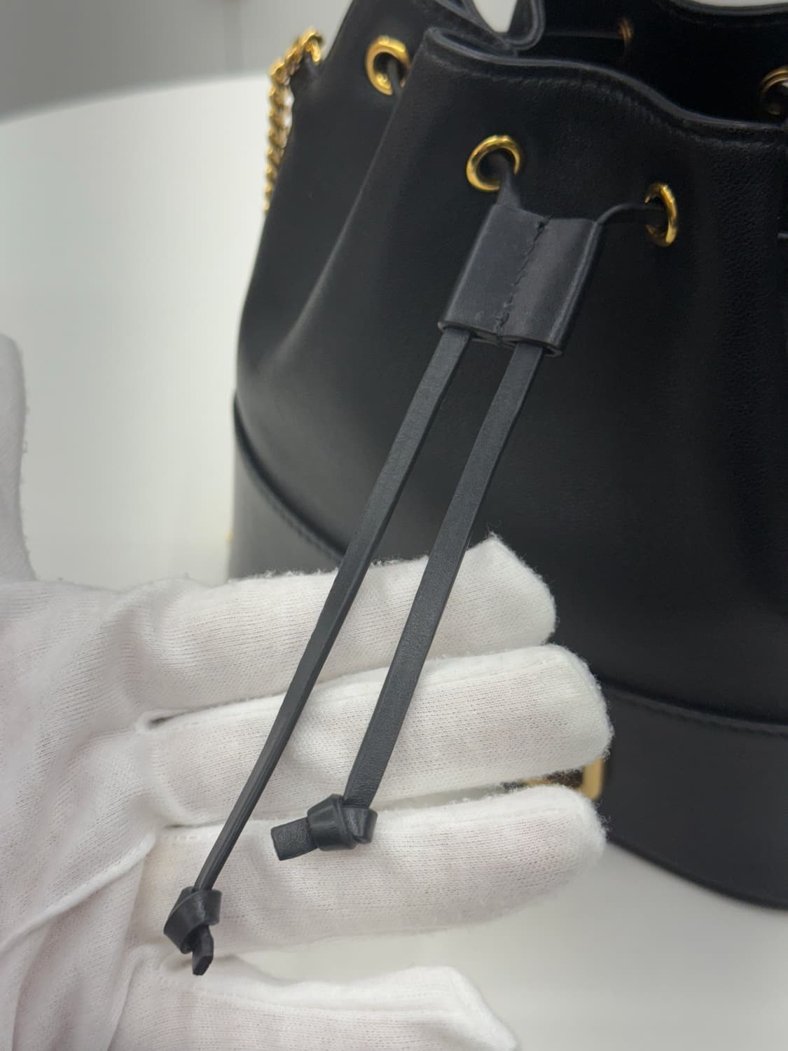 [미니] 발렌티노 시그니처 체인 버킷백 상품이미지6