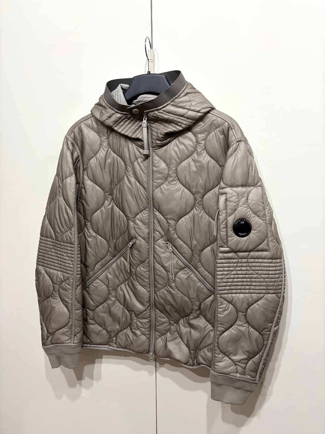 24FW C.P. 컴퍼니 렌즈 라이너 패딩 점퍼 상품이미지2