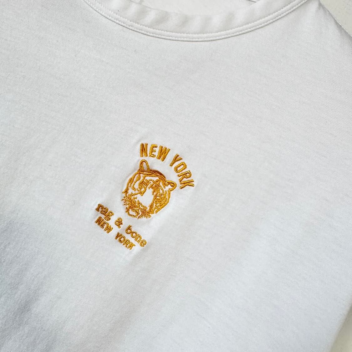 랙앤본 자수 크롭 긴팔 티셔츠 상품이미지5