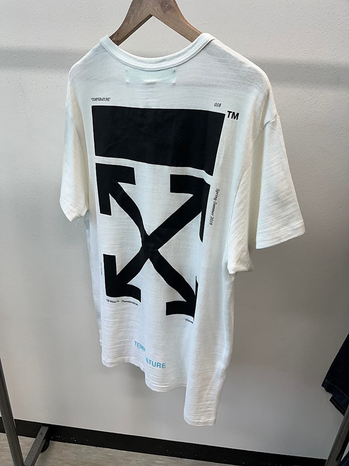 105) 오프화이트 흑백 모나리자 반팔티  상품이미지3