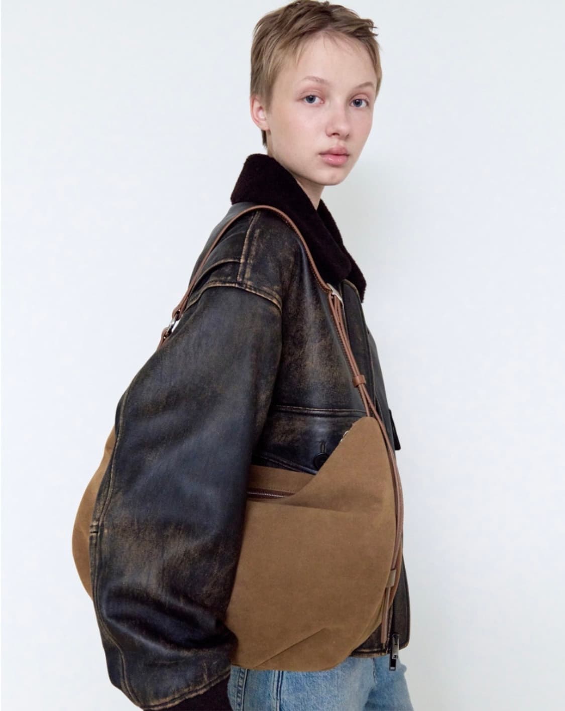 파인드카푸어 필로우 푸퍼백 35 카멜 상품이미지1