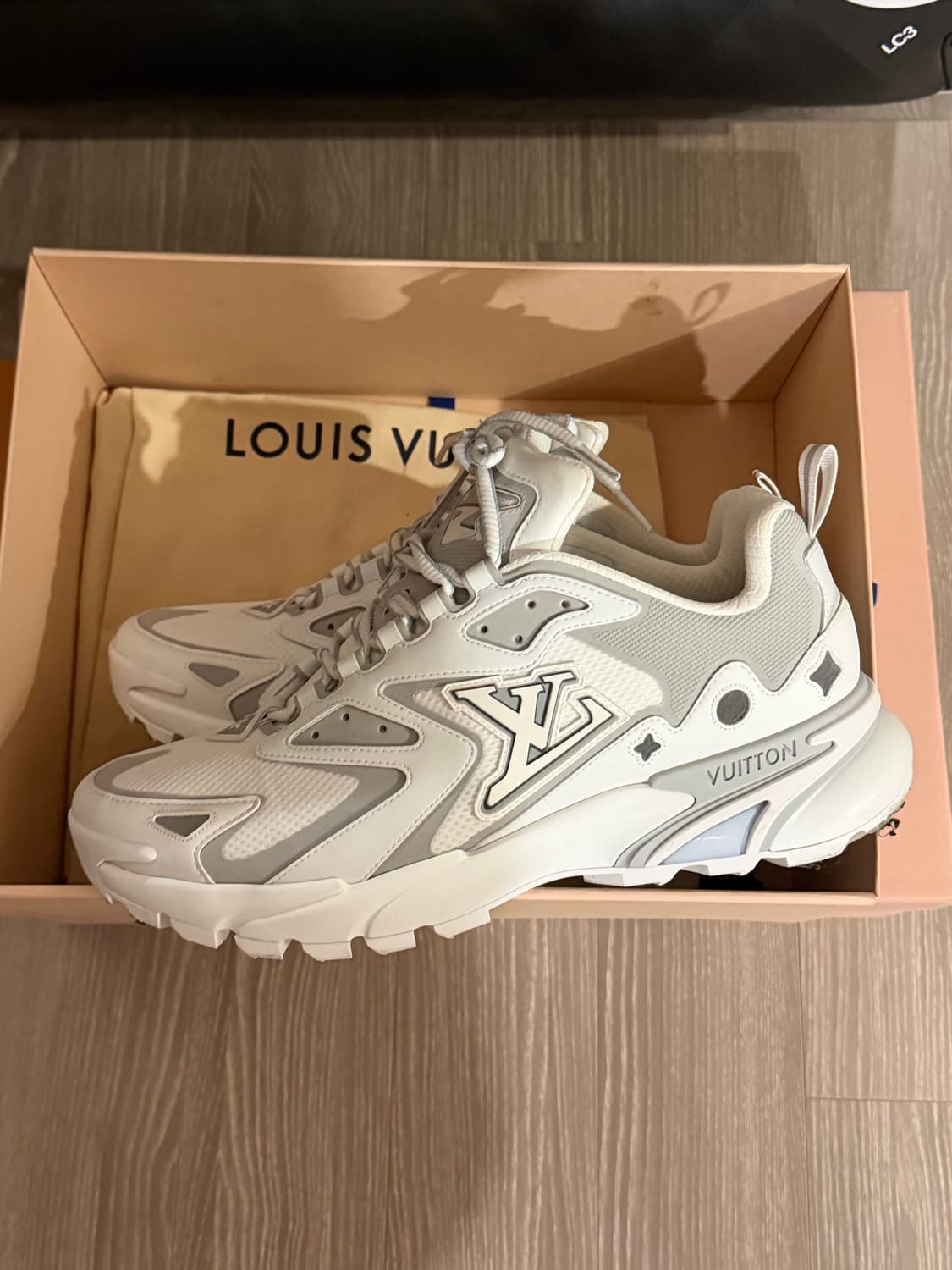 루이비통 러너 태틱 스니커즈 화이트 9  상품이미지5