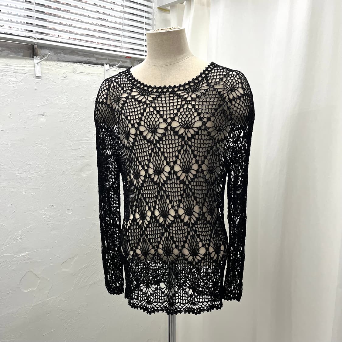 [OS] 빈티지 패턴 펀칭 니트 스웨터 상품이미지2