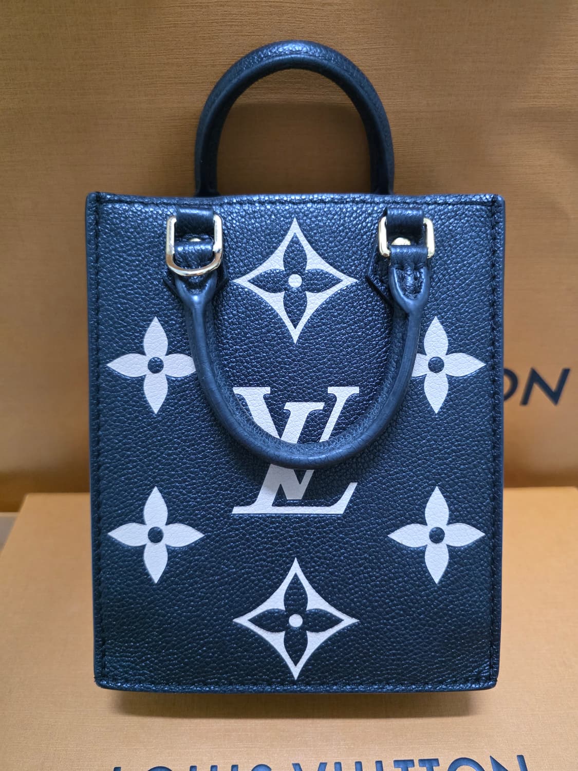 루이비통 쁘띠 삭 플라 바이 컬러 앙프렝뜨 블랙&베이지 크로스백 상품이미지2