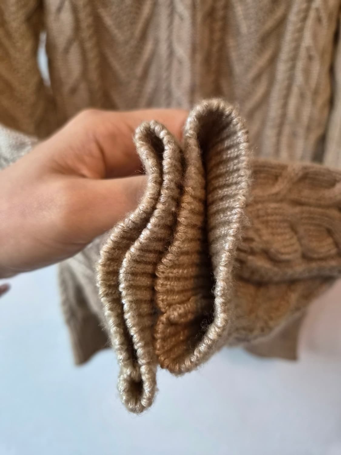 앤클라인 여성 브이넥샤이닝케이블니트 88-98-165 상품이미지4