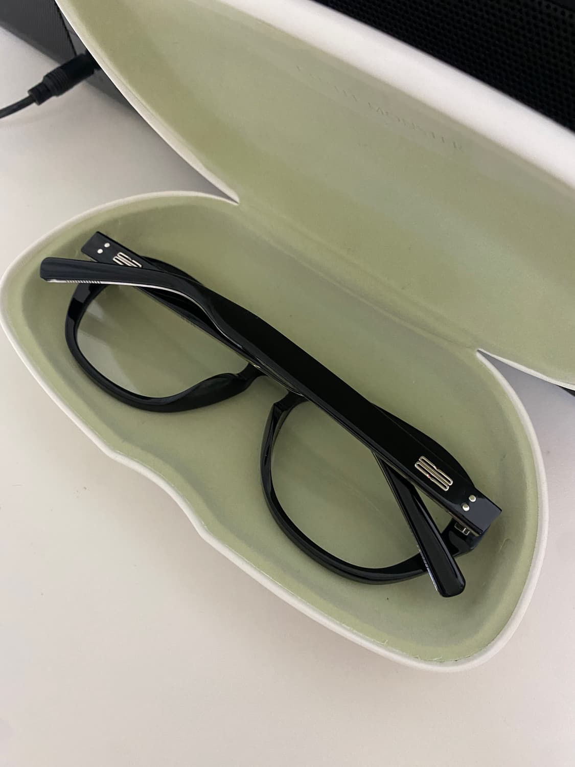 젠틀몬스터 오아01 (구성품 안경케이스만) 상품이미지2