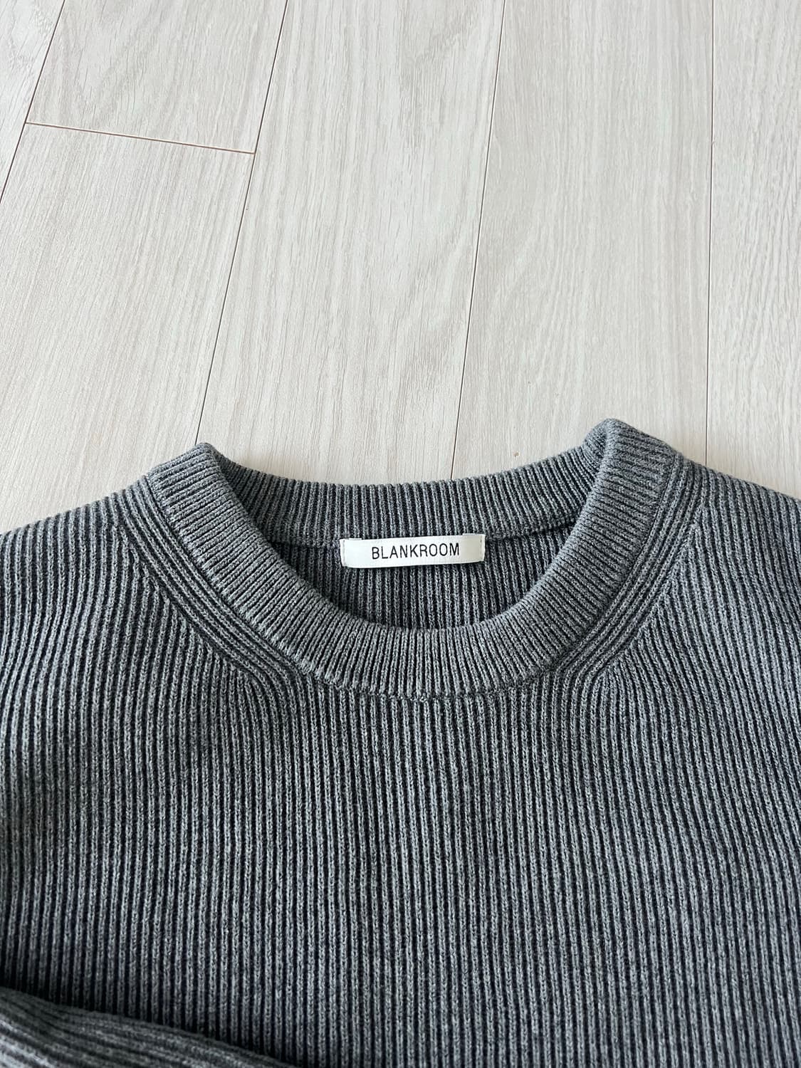 블랭크룸 올웨더 니트 차콜 1사이즈 판매해요! 상품이미지2