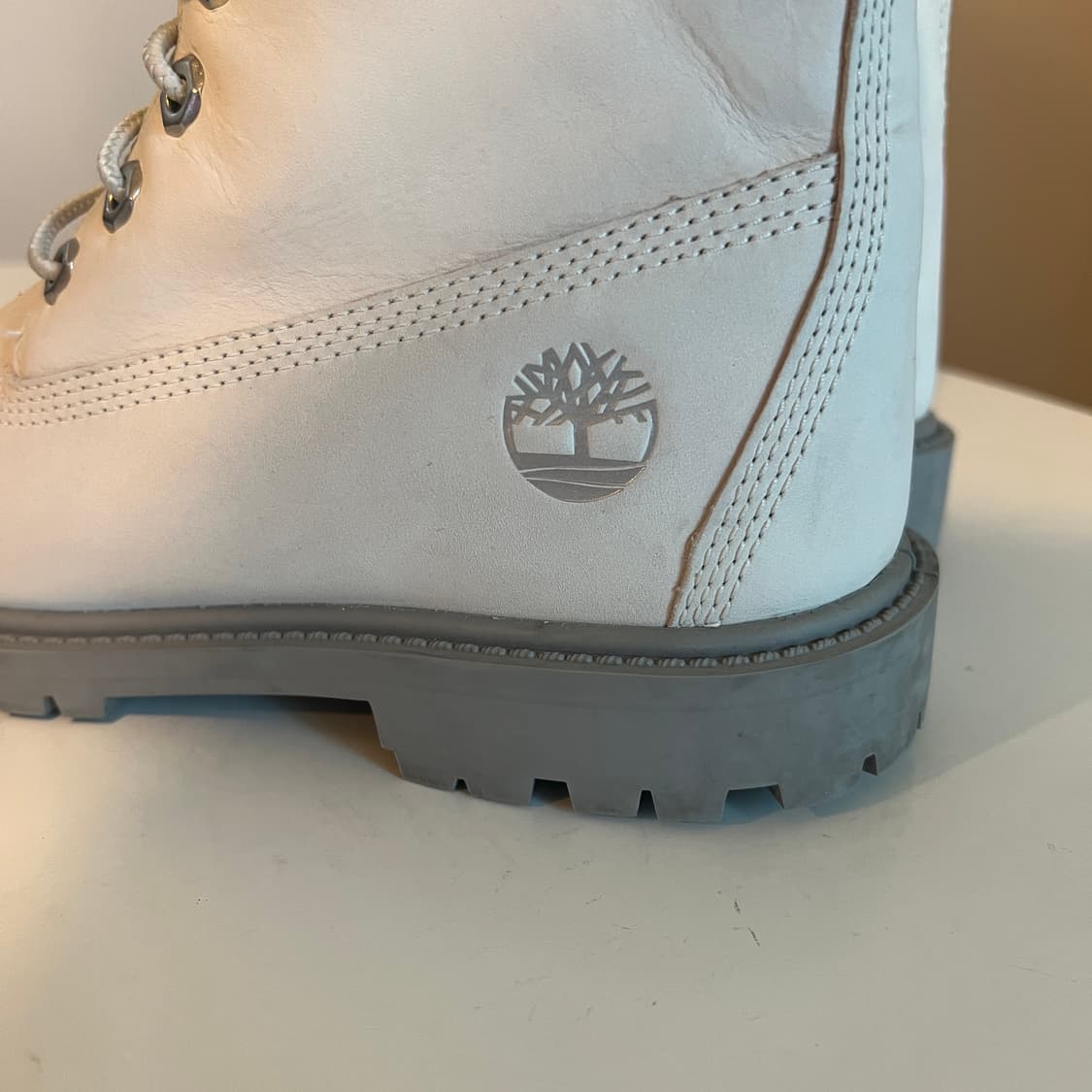 팀버랜드 헤리티지 6인치 방수 부츠 화이트 누벅 & 실버  상품이미지4