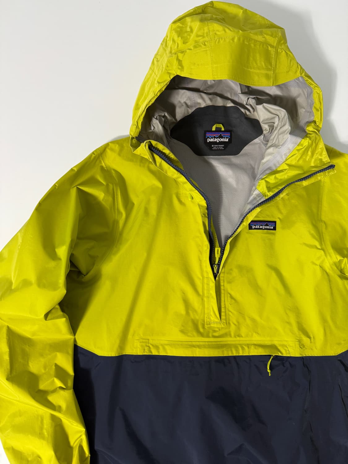 파타고니아 루즈핏 나일론 토렌쉘 배색 아노락 후드 자켓 상품이미지3