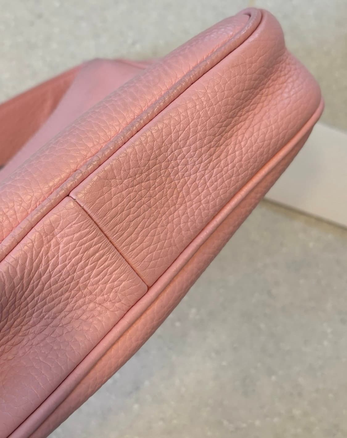 바이파 메탈로고 숄더백 파우더 핑크 상품이미지3