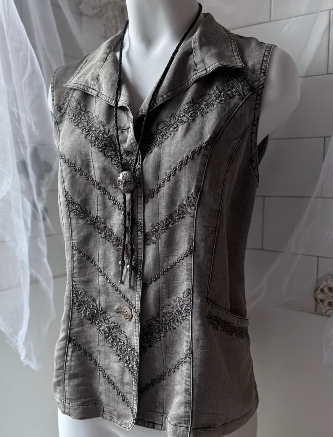 Charcoal Punching Embroidered Vest 0331 상품이미지2