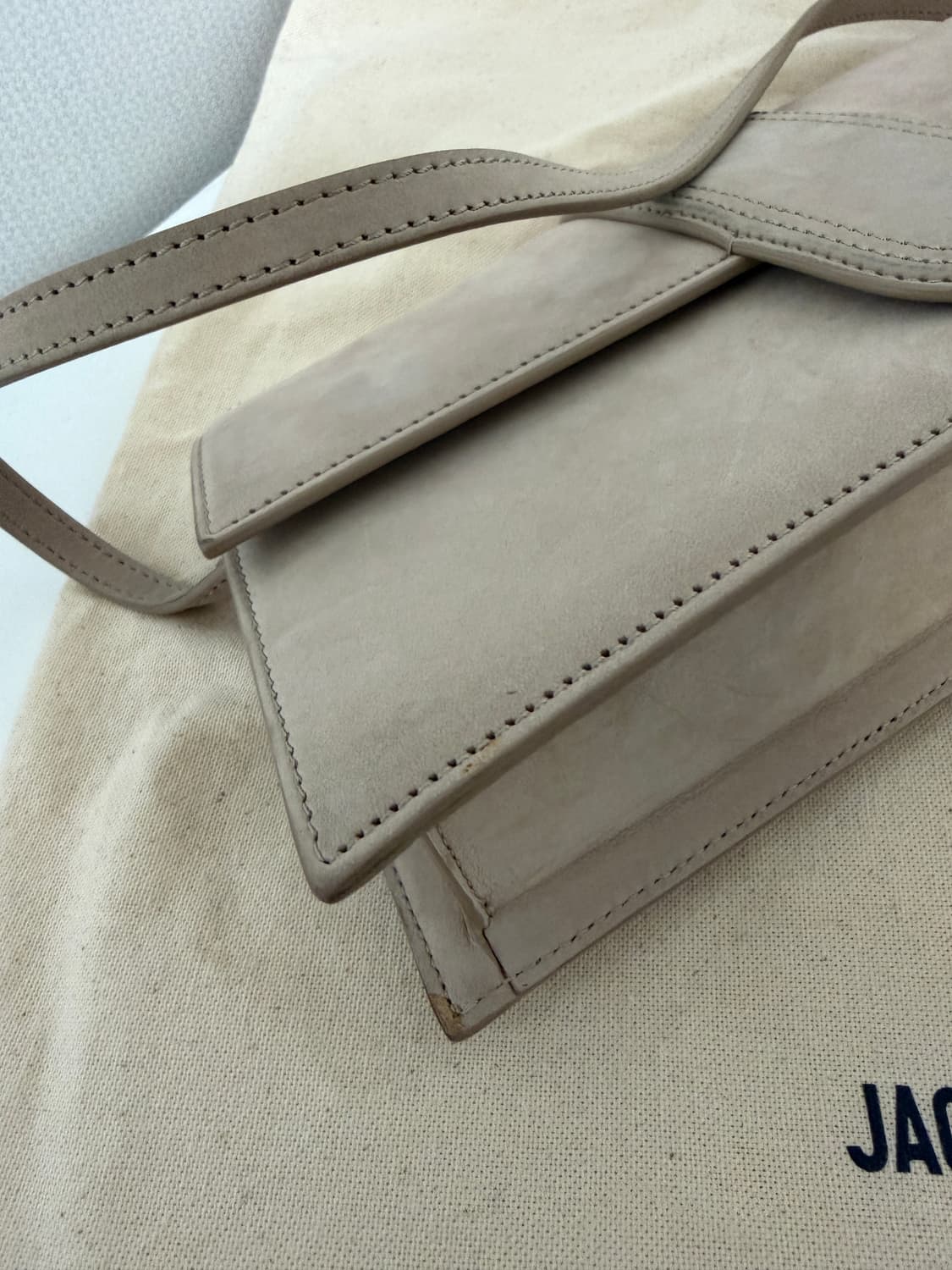 자크뮈스 밤비노 롱 플랩 스웨이드백 상품이미지3