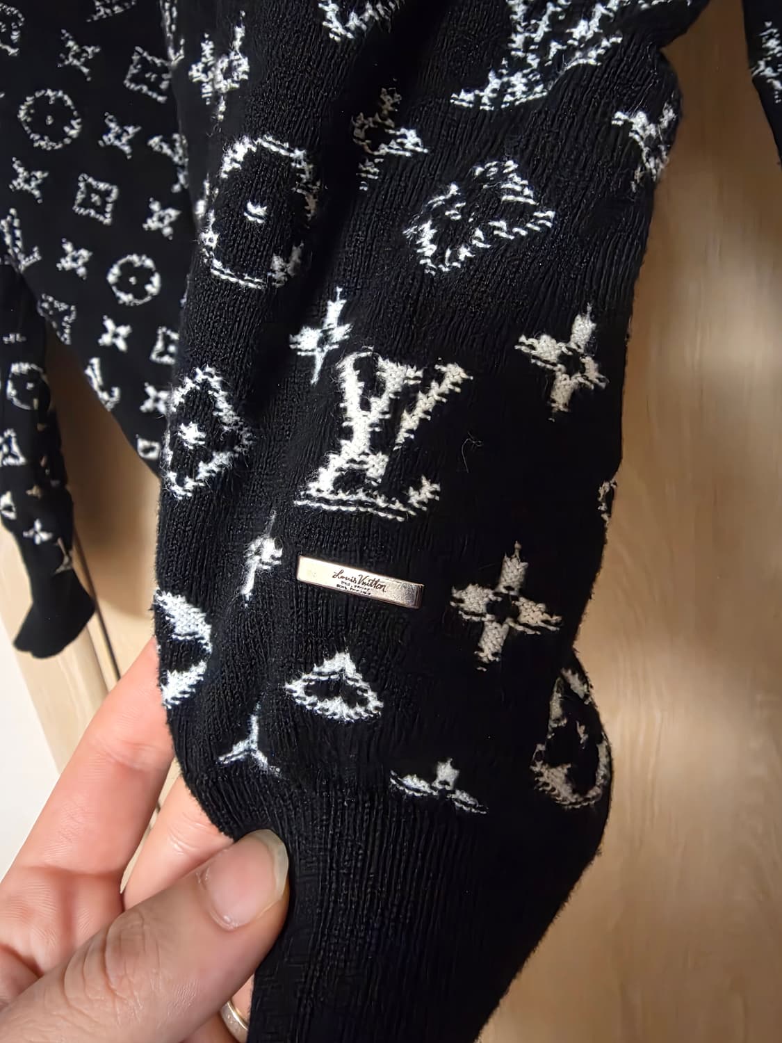 [2XL] 루이비통 그라데이션 모노그램 니트 새상품급 상품이미지5