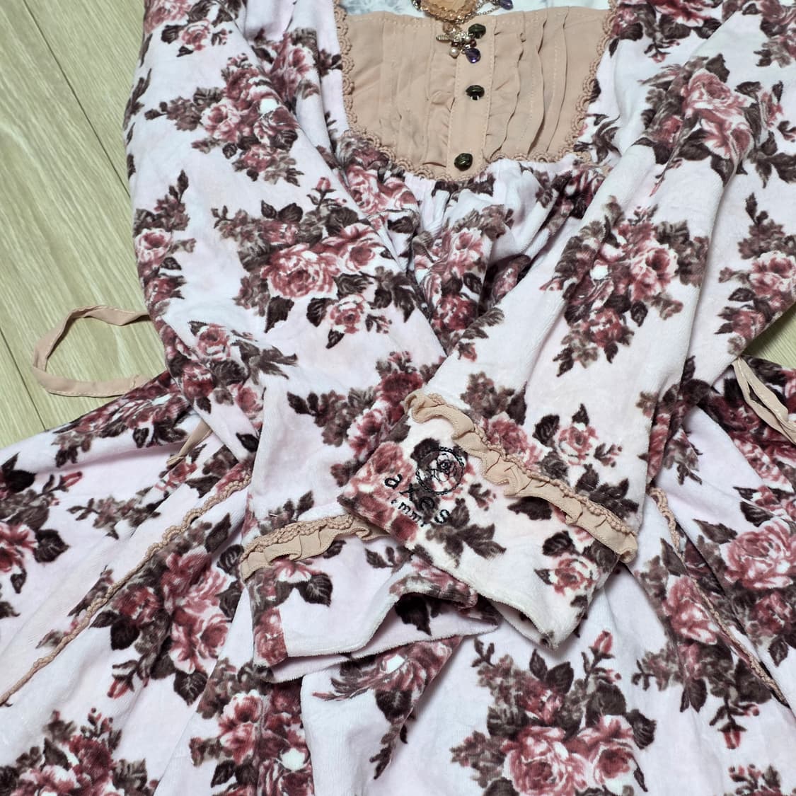 엑시즈팜)핑크딸기우유 히메갸루st 레이스 로즈 벨벳 롱슬리브블라우스 상품이미지4