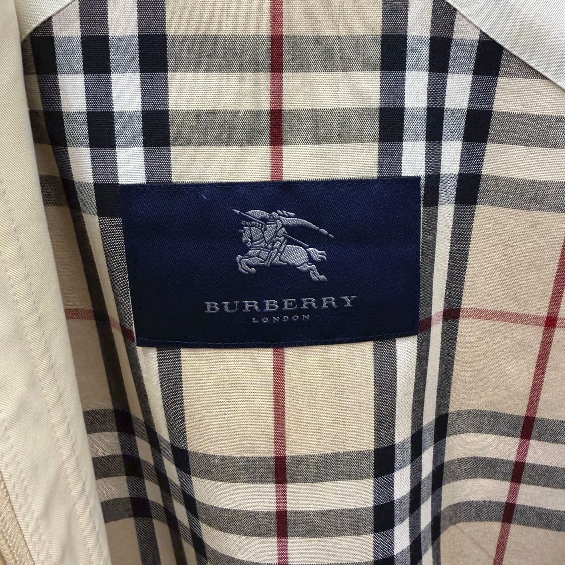 버버리 런던 싱글 맥코트 히든 지퍼 노바 체크 안감 레귤러핏 아이보리 상품이미지7