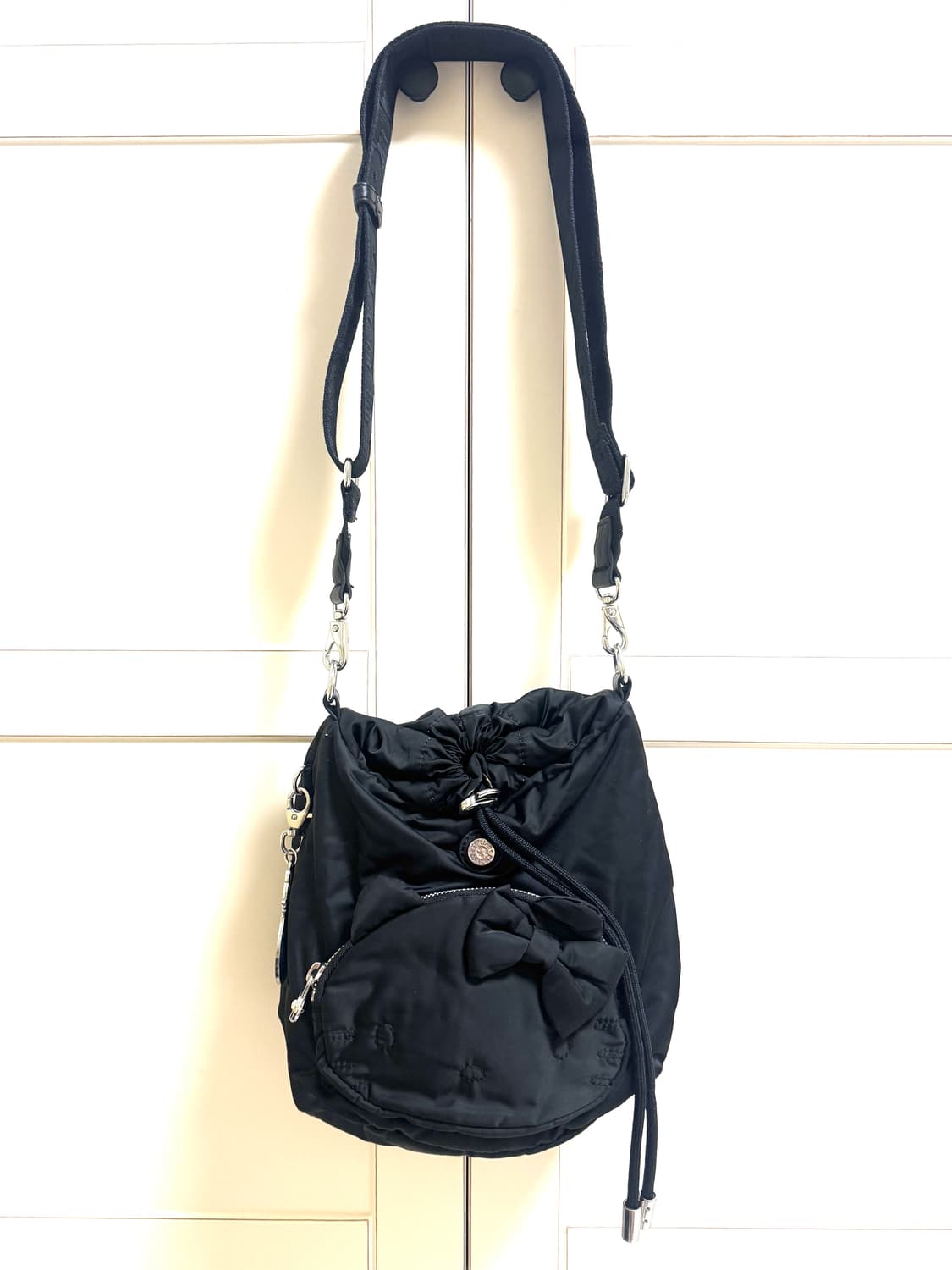 Kipling x Hello Kitty bucket bag 상품이미지1