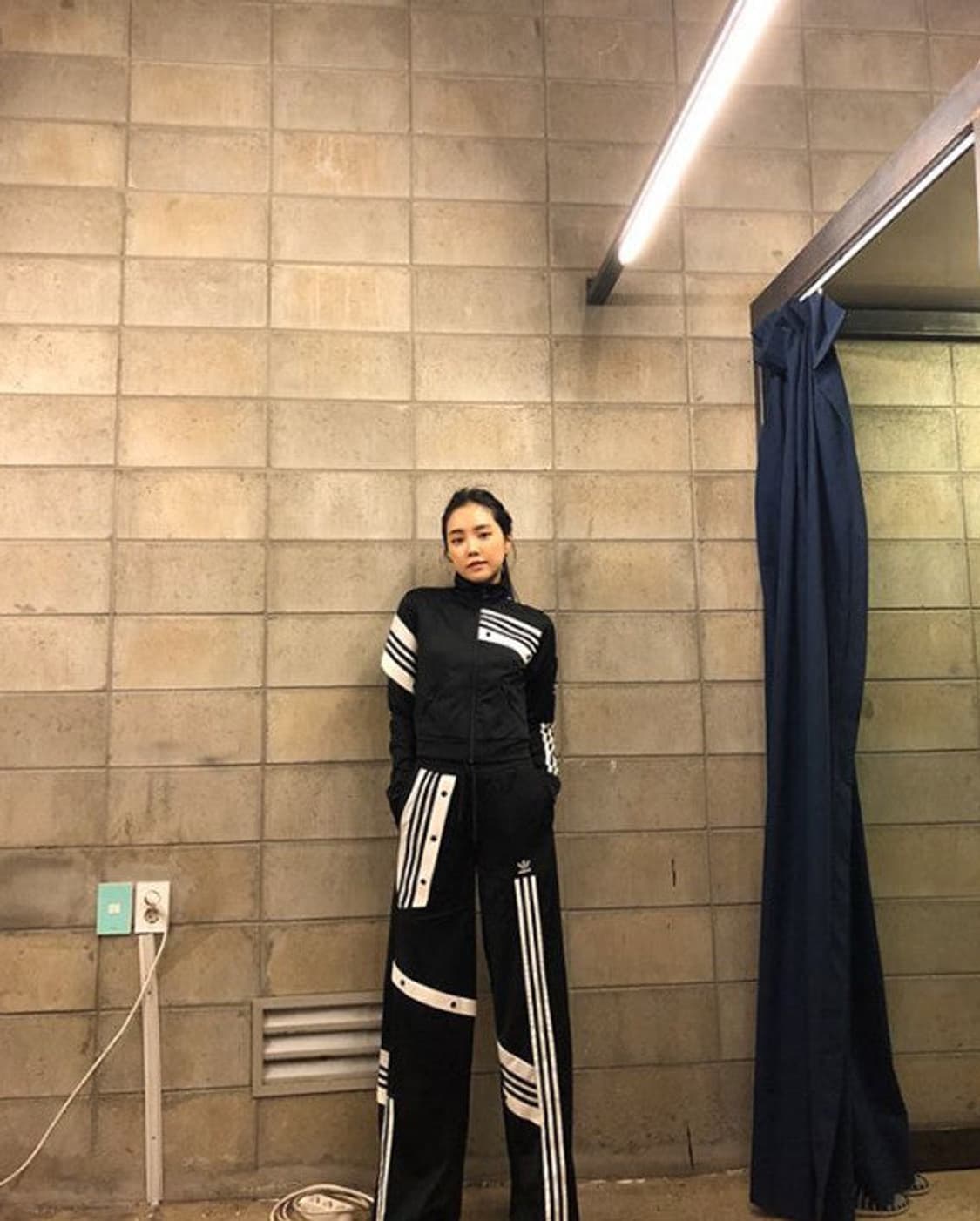 아디다스 다니엘카타리 제니 손나은 착용 삼선 배색 트랙팬츠 L 상품이미지3