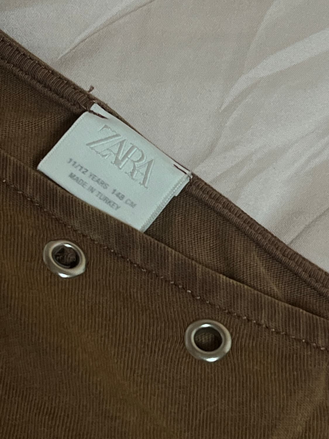 자라 zara 브라운 스터드 원숄더 탑 아일렛 나시 상품이미지3