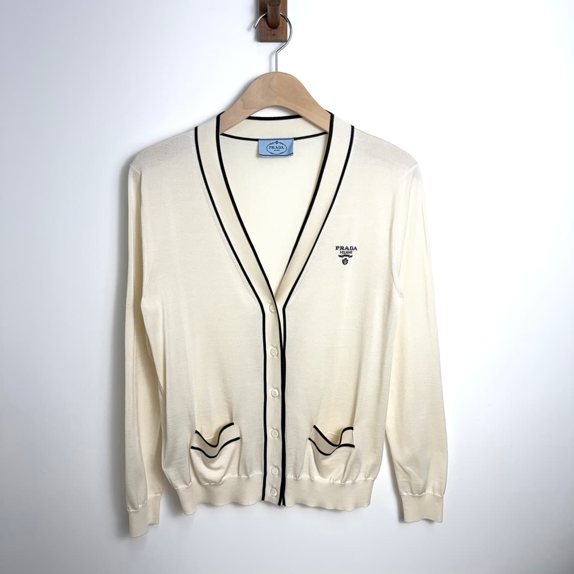 프라다 로고 자수 가디건 38사이즈 상품이미지1