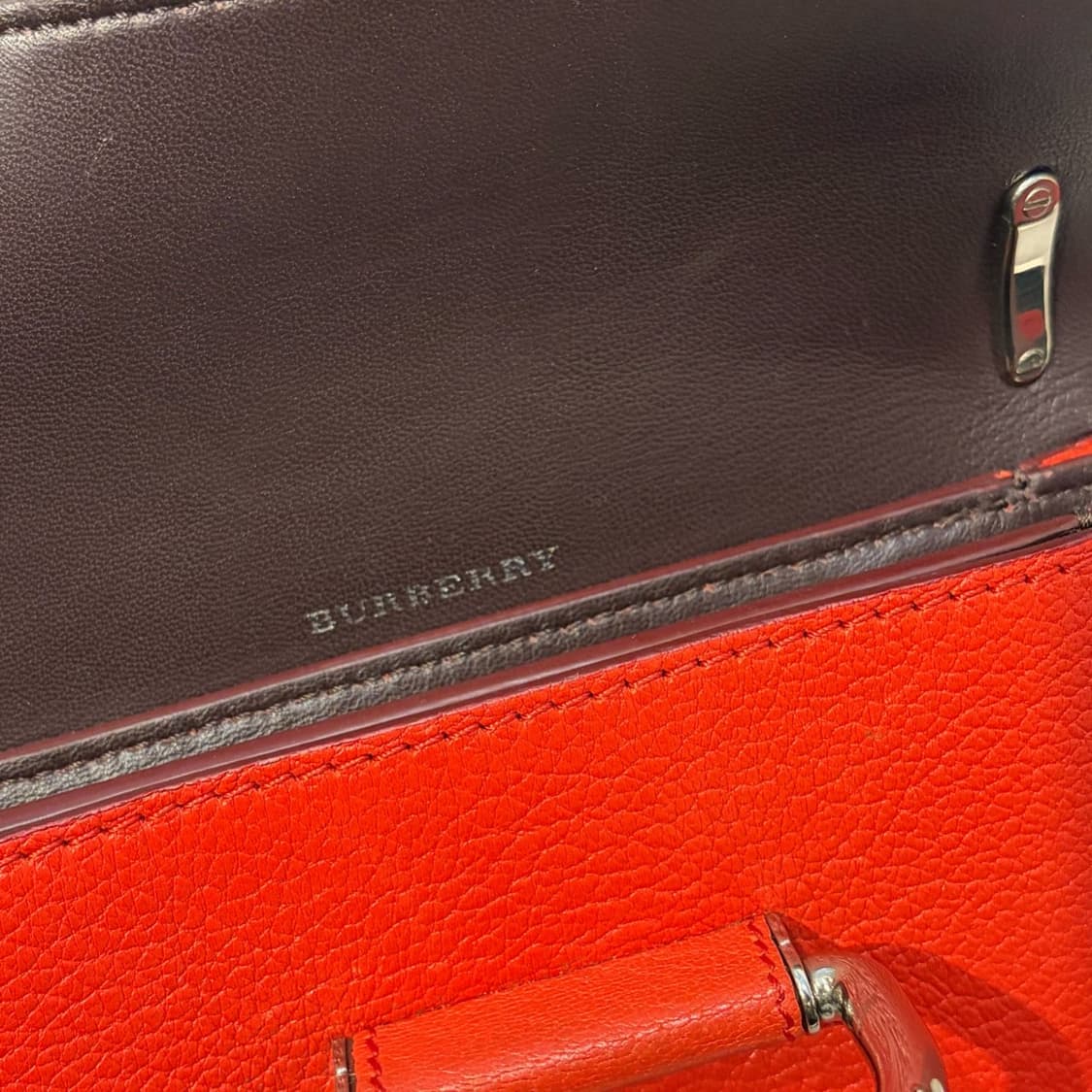 버버리 D링 미니 가죽 크로스백 가방 상품이미지8