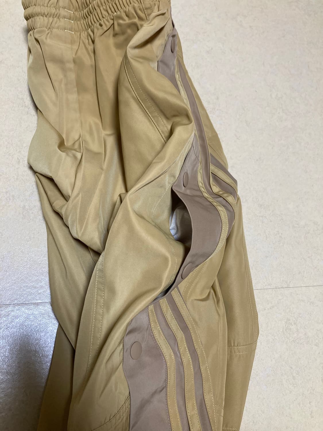 아디다스X미드웨스트키즈 트랙팬츠(M 새제품) 입니다.  상품이미지9