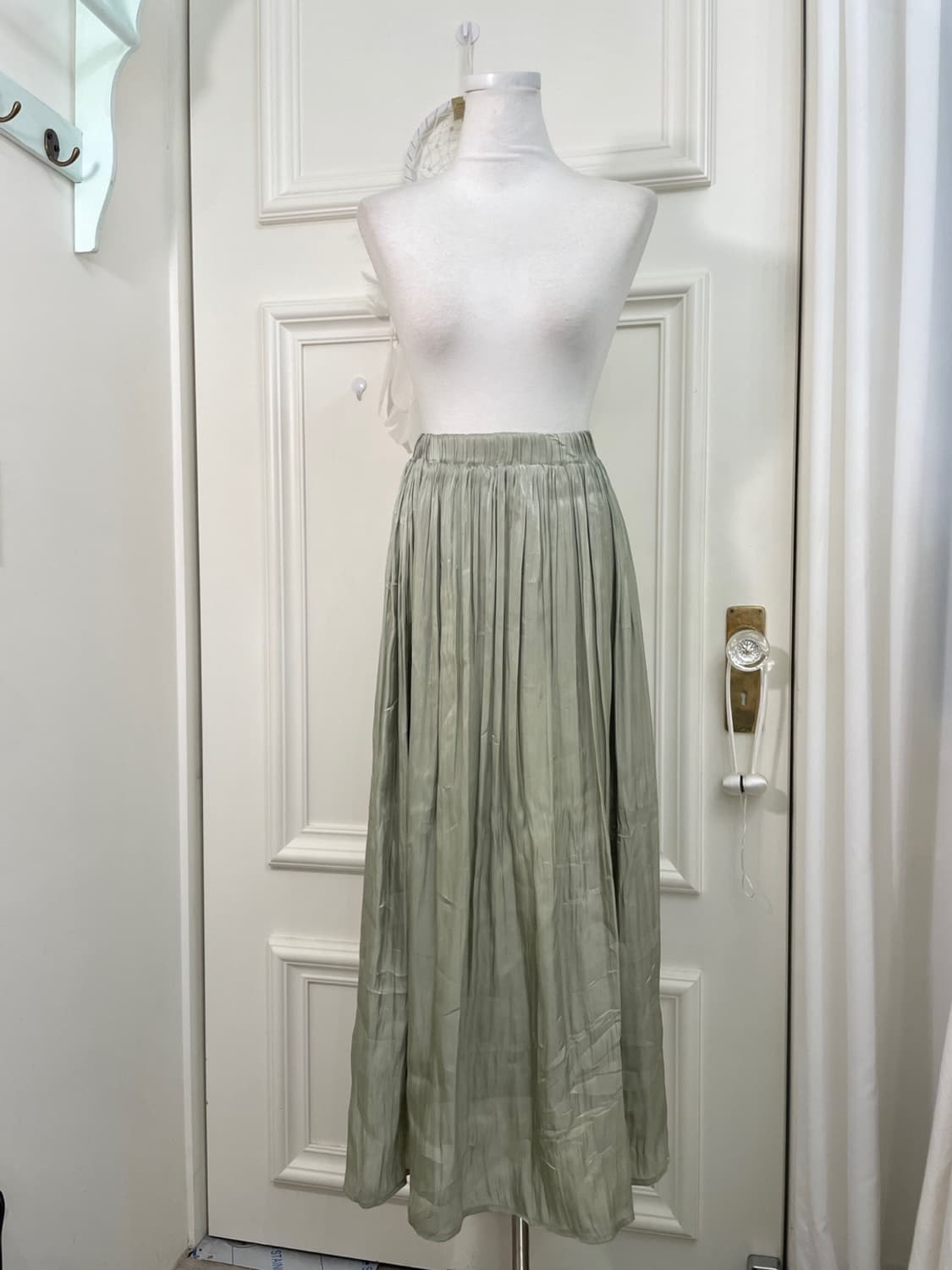 green satin pleats banding long skirt 상품이미지1