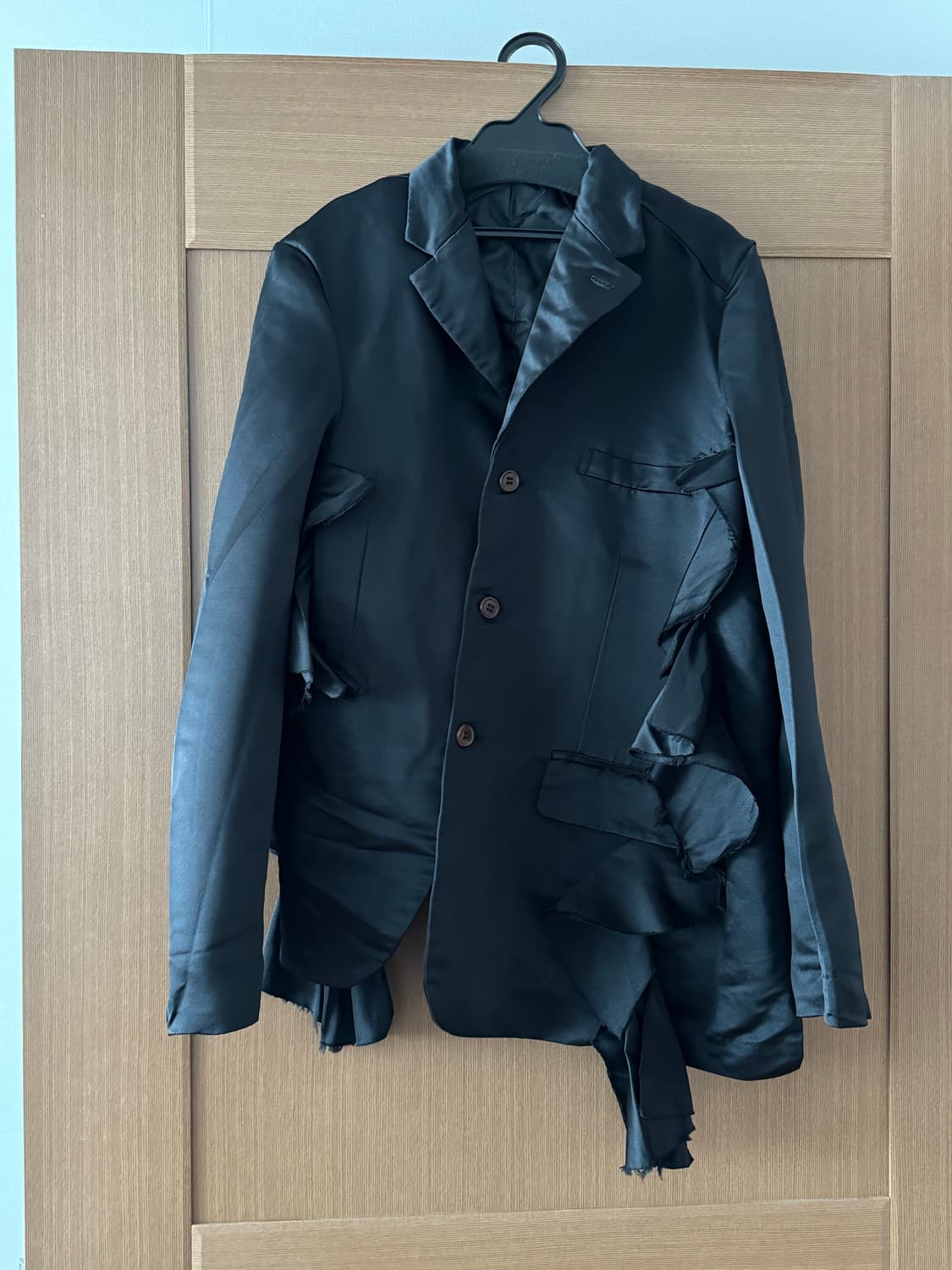 (네고가능)블랙 꼼데가르송 24ss 세틴 비대칭 재킷 (블랙 L) 상품이미지1