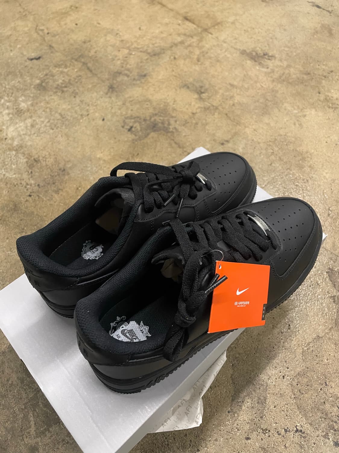 나이키 에어포스 1 ‘07 블랙/블랙(새 제품) 상품이미지3