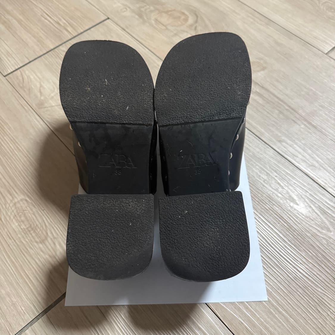 Zara 스터드 통굽 뮬 상품이미지5