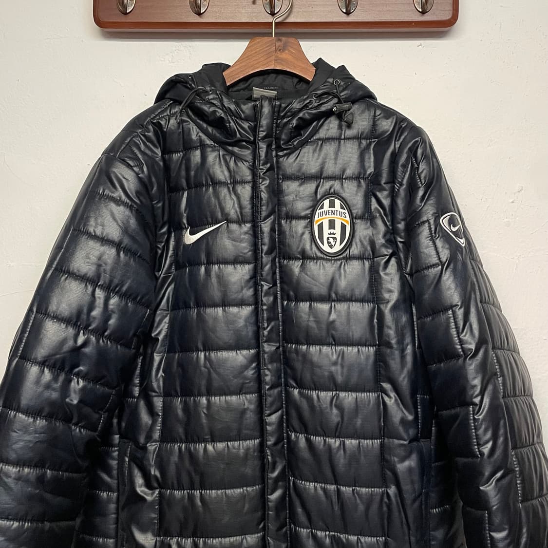 나이키 유벤투스 후디 경량 패딩   상품이미지3