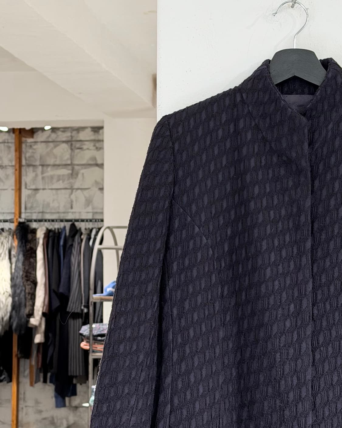 로에베 다크퍼플 히든버튼 텍스쳐드 코트 상품이미지2