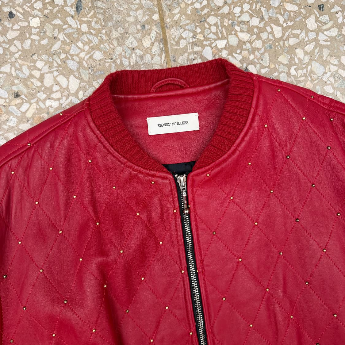 어네스트 더블유 베이커 퀼팅 스터드 레더 봄버 상품이미지2