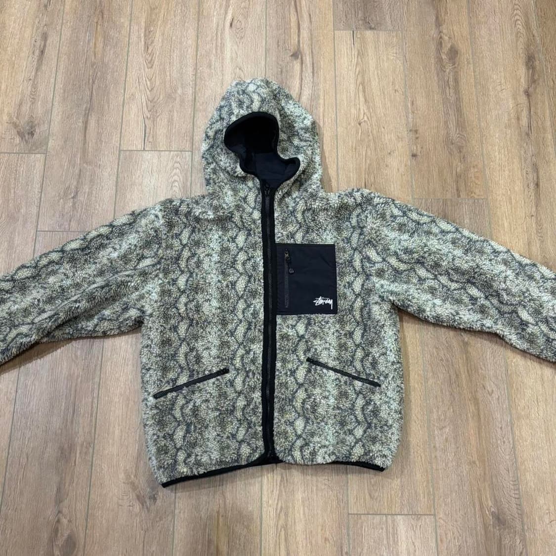 스투시 스네이크 패턴 플리스 자켓 베이지 상품이미지2