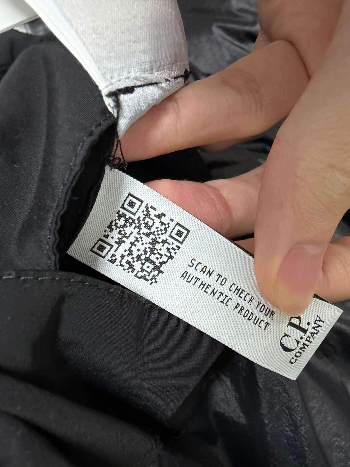 cp컴퍼니 22fw 나이크라 패딩(46) 상품이미지6