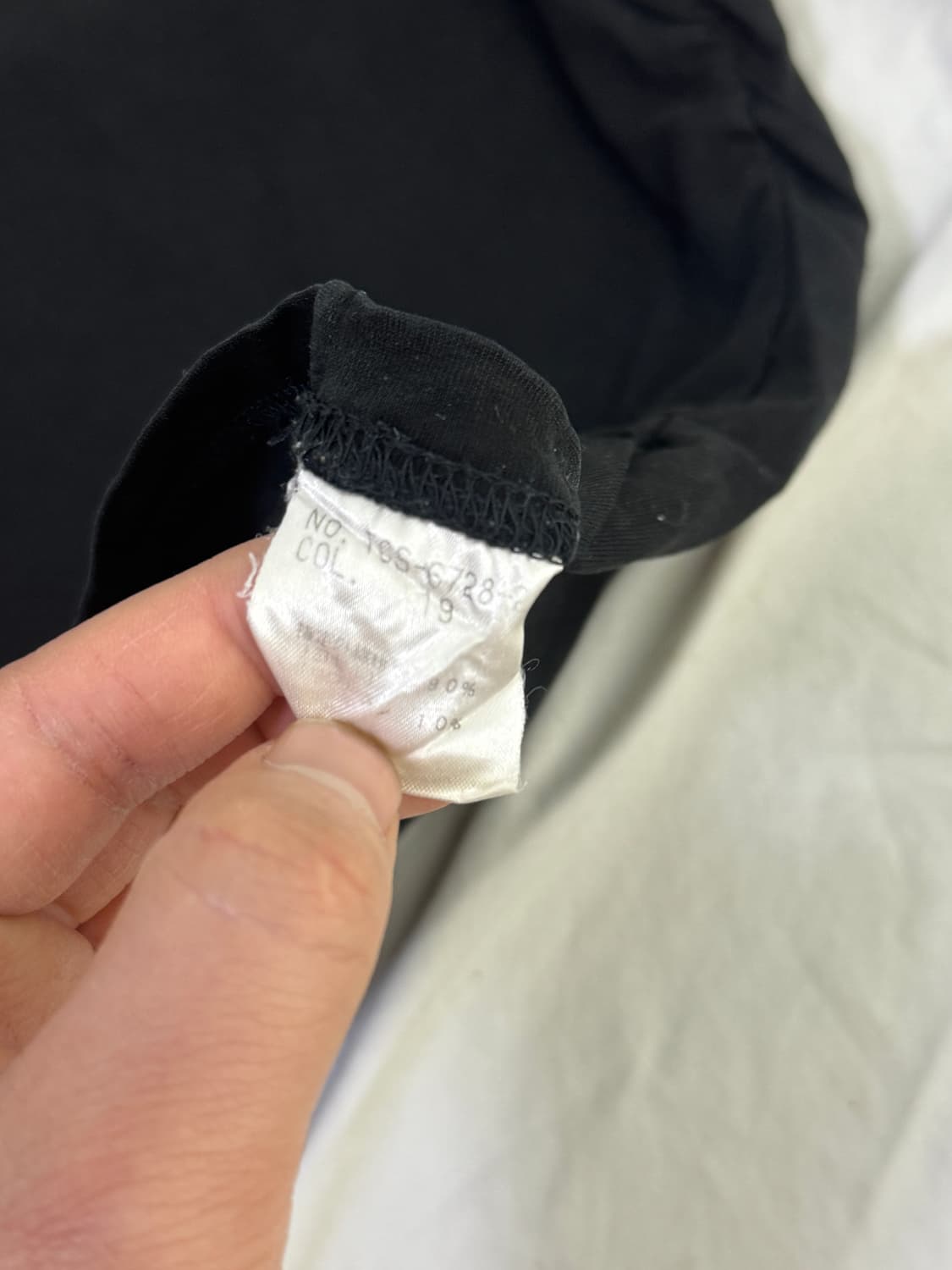 토네이도마트 셔링 디테일 레터링 롱슬리브 상품이미지7