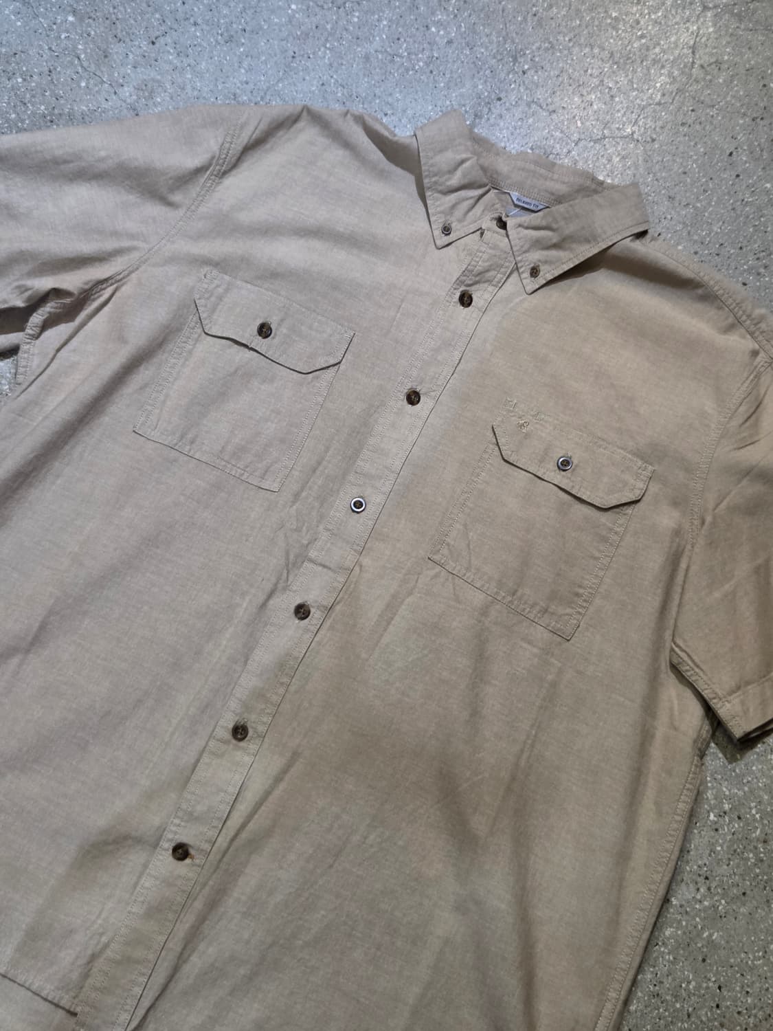 칼하트 베이지 반팔셔츠 상품이미지1