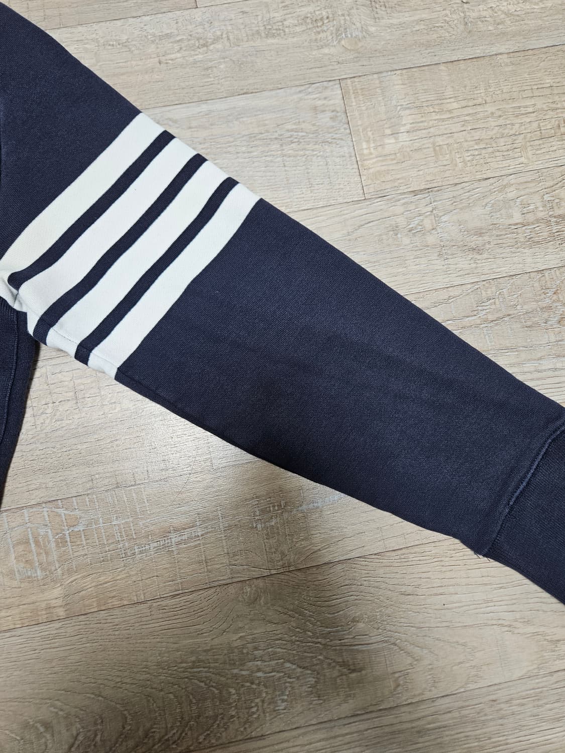 톰브라운 맨투맨 5 상품이미지5