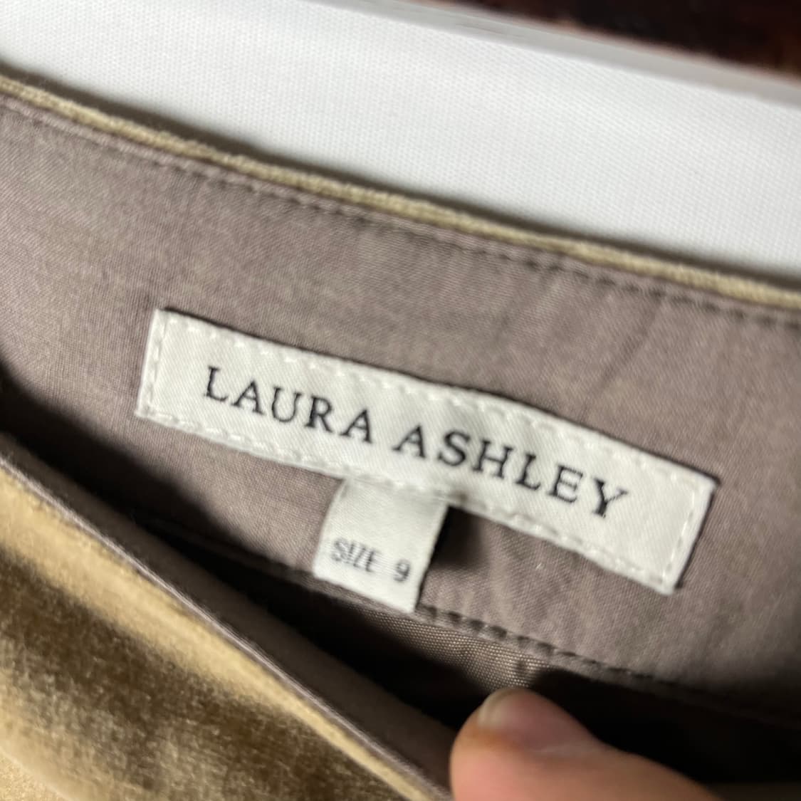 [LAURA ASHLEY] 로라애슐리 셔링라인 벨벳 롱스커트 상품이미지5