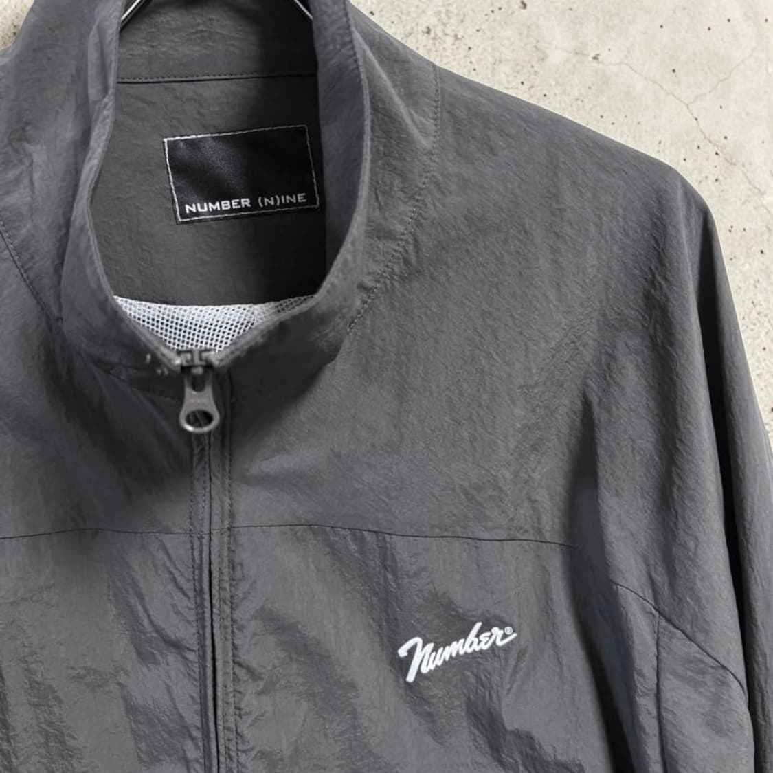 넘버나인 레터링 나일론 트랙자켓 상품이미지3