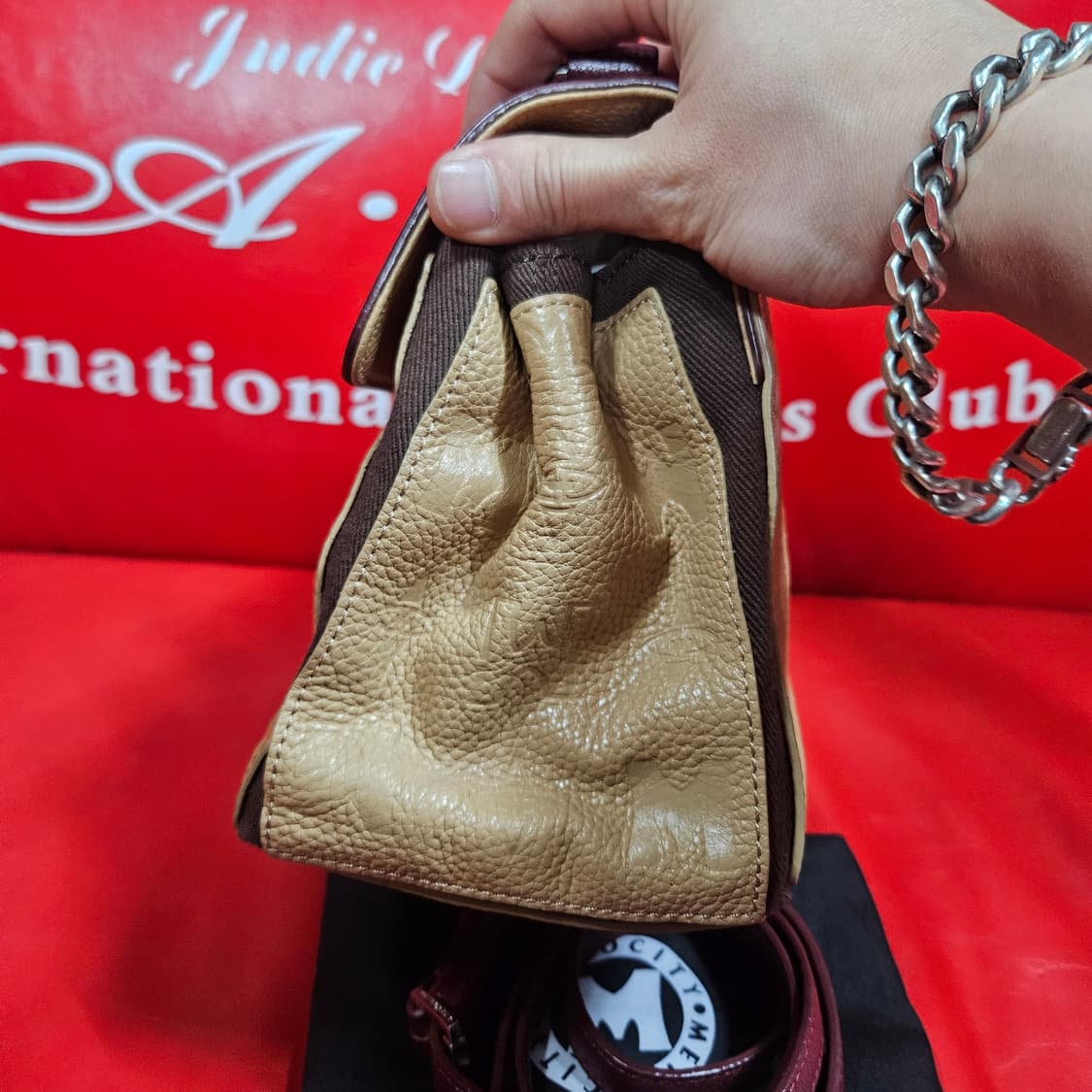 메트로시티 배색 시그니쳐 로고 가죽 토트 크로스백  상품이미지5