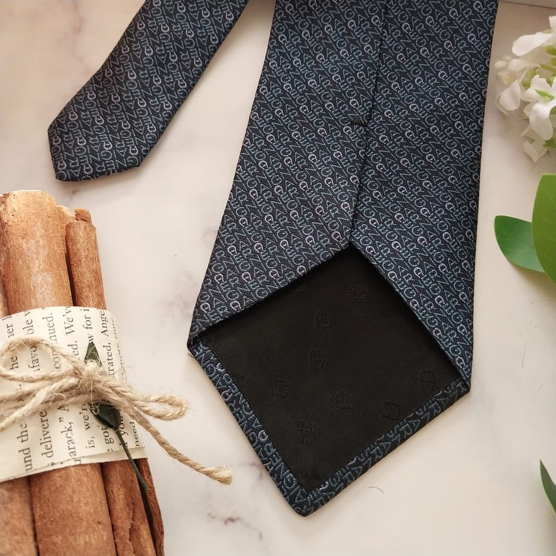 아이그너 실크 네이비 로고 패턴 넥타이 9cm A등급 K1431
 상품이미지7