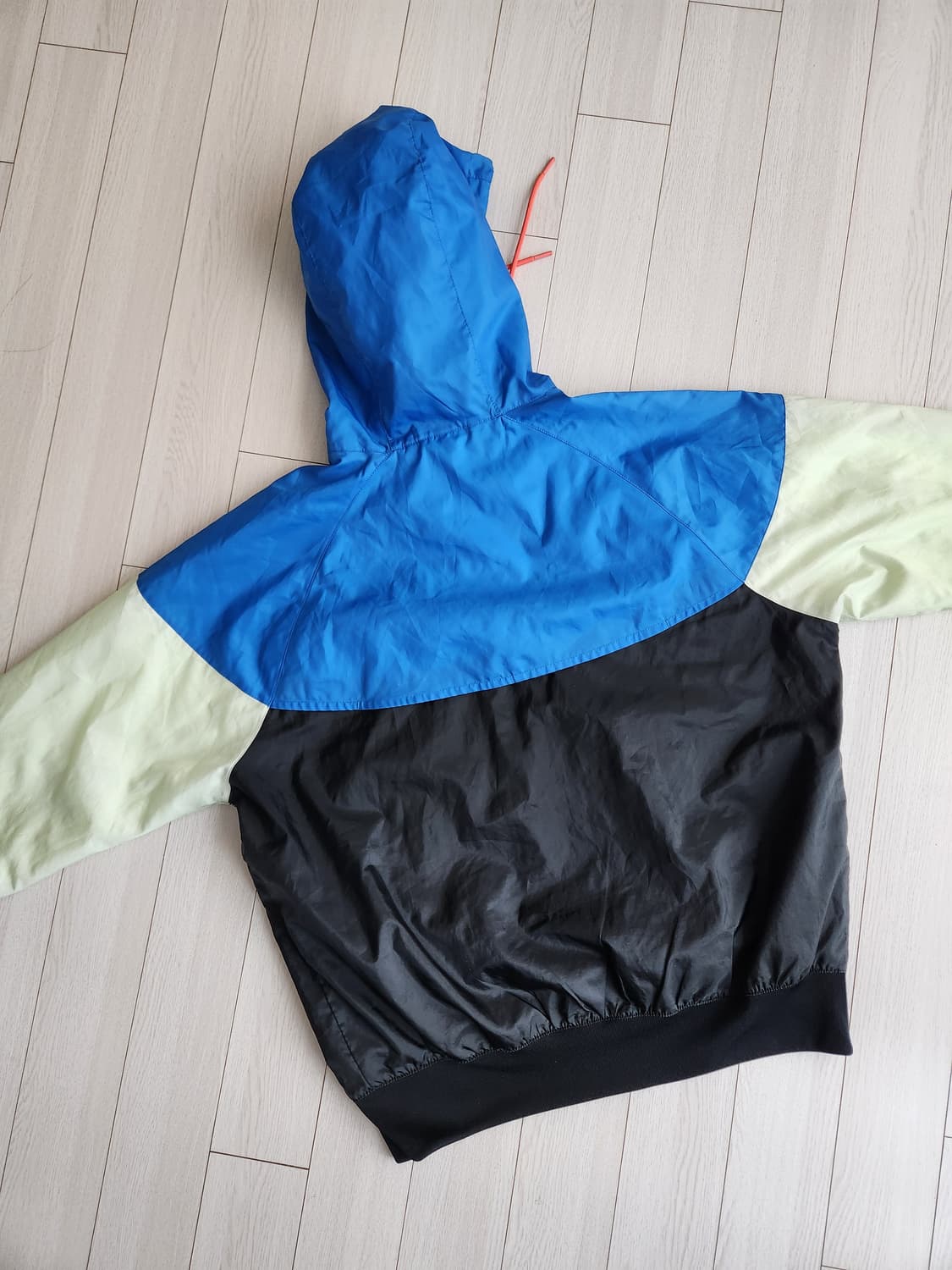 나이키 NSW 윈드러너 후드 자켓 블랙 블루 - 아시아 사이즈M

사용감 상품이미지8