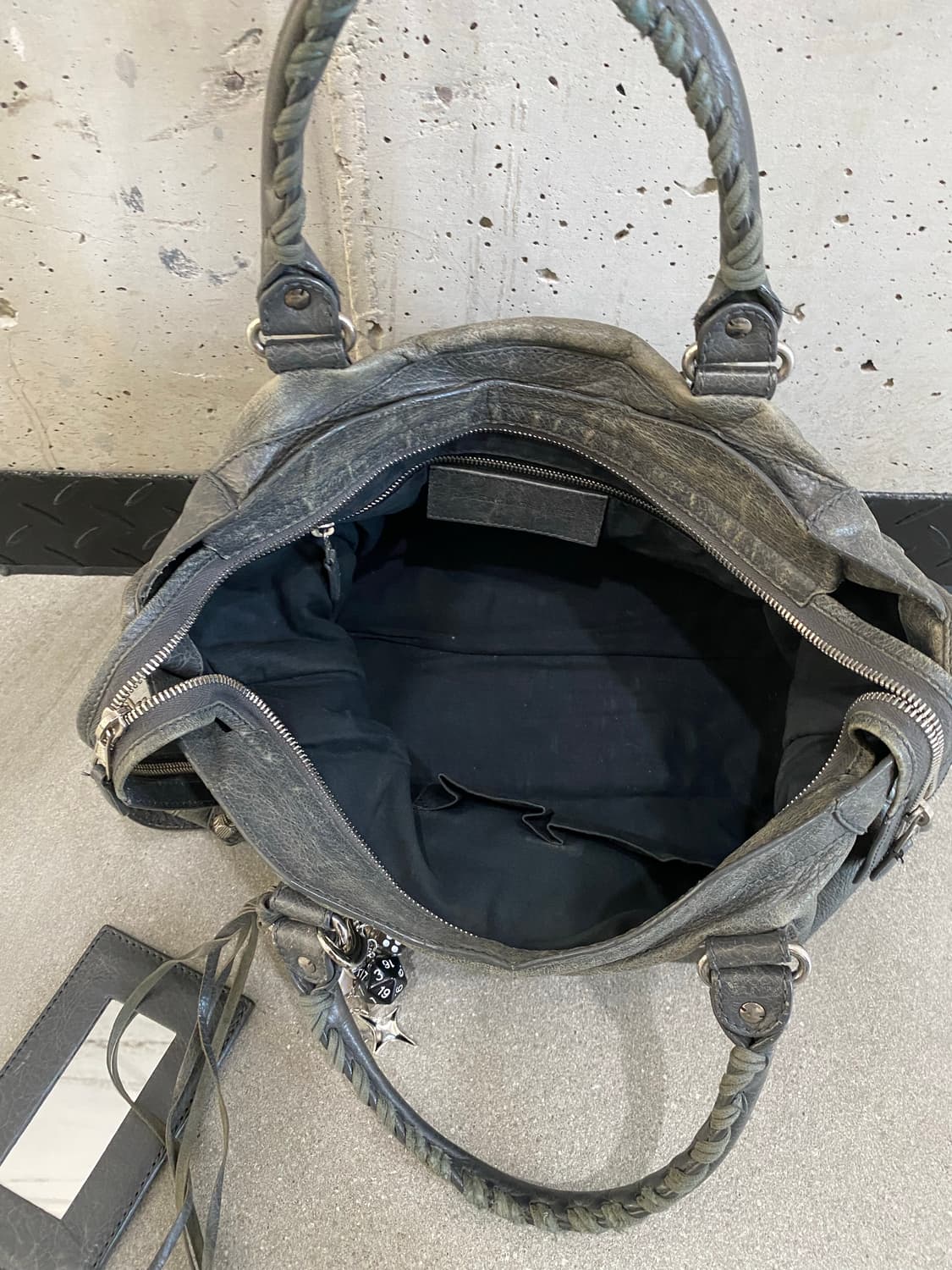 발렌시아가 모터백 상품이미지4