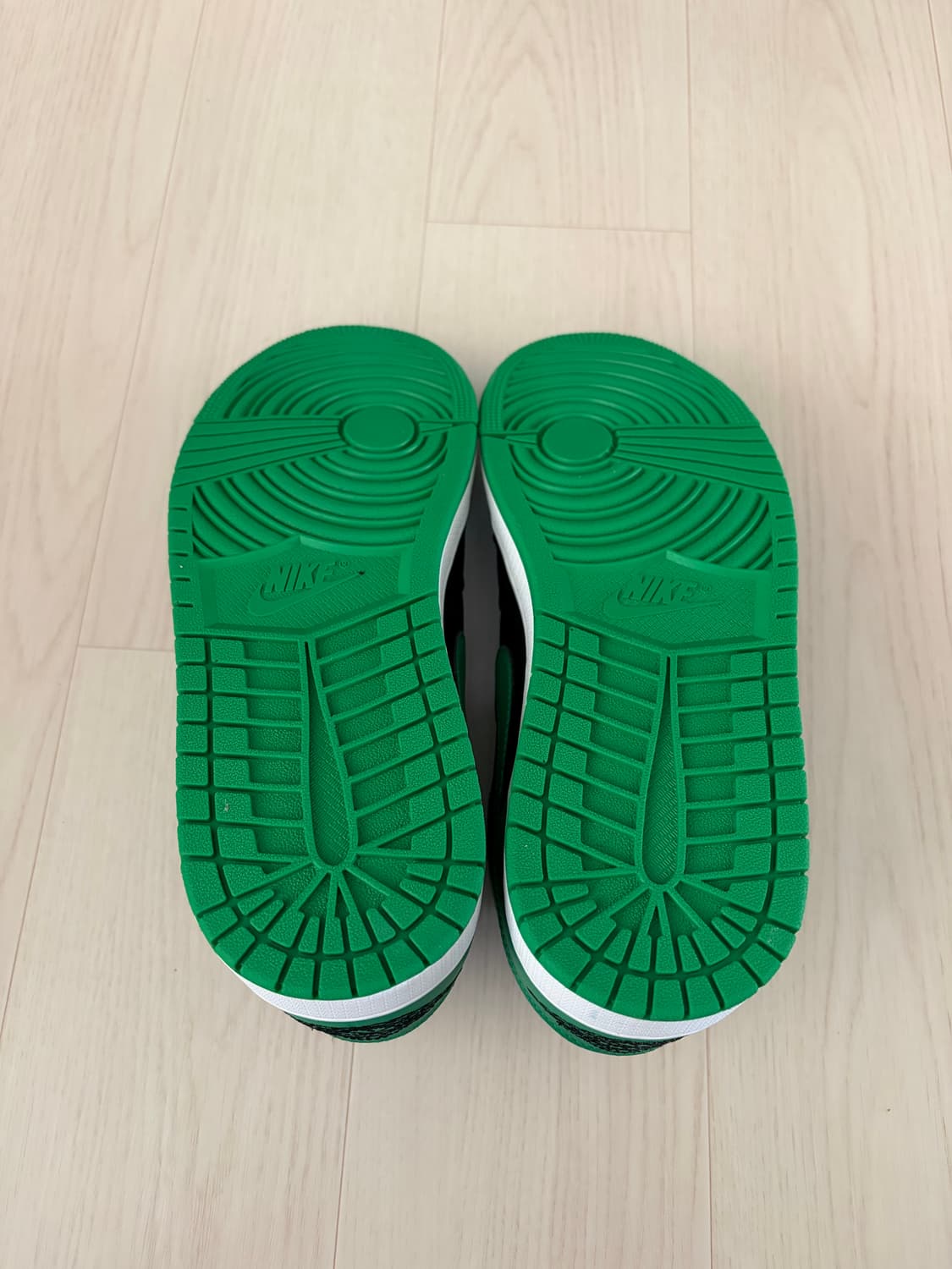 조던 1 로우 럭키 그린 상품이미지6