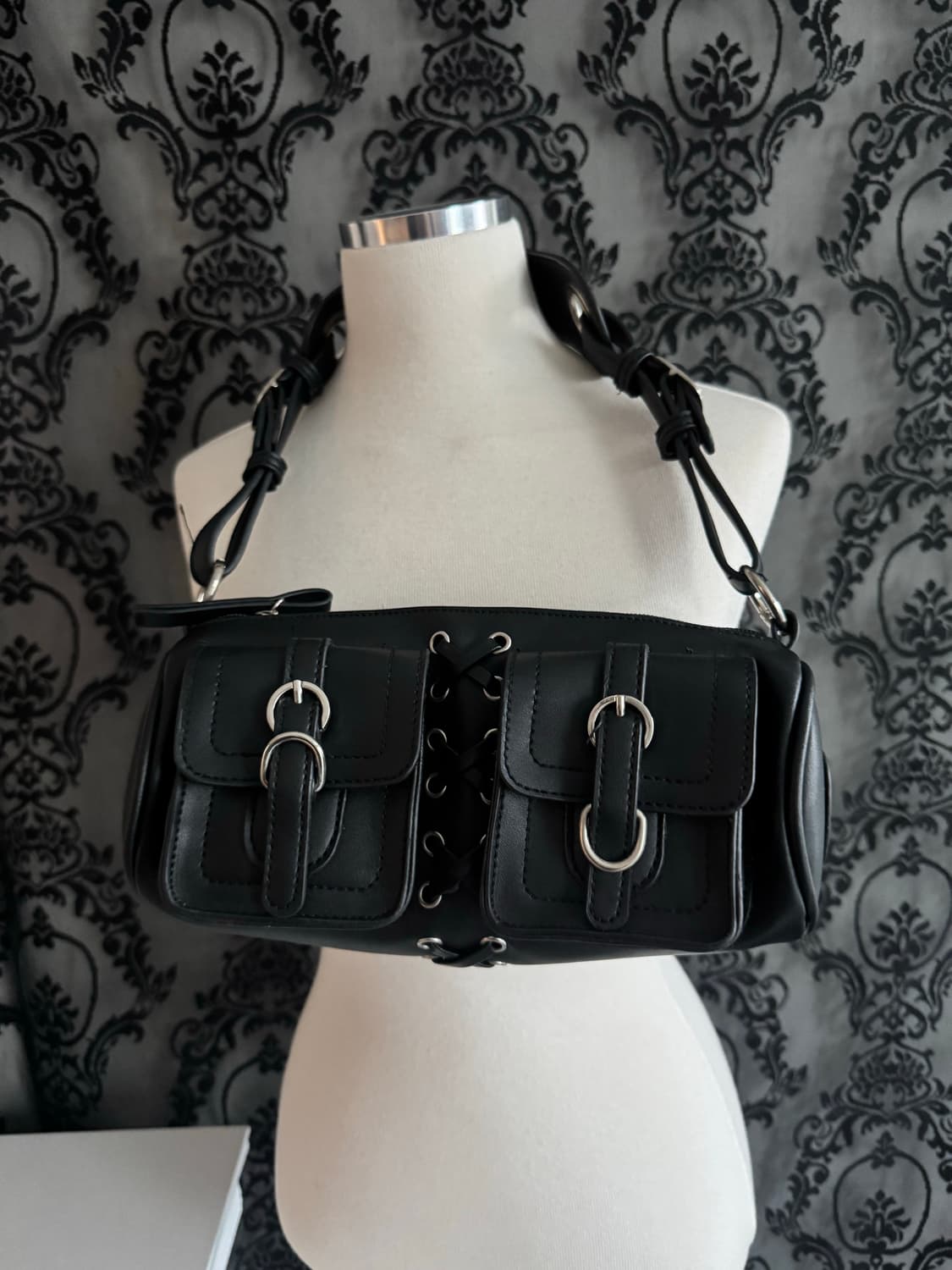 코르셋 버클 레더 숄더백 상품이미지1