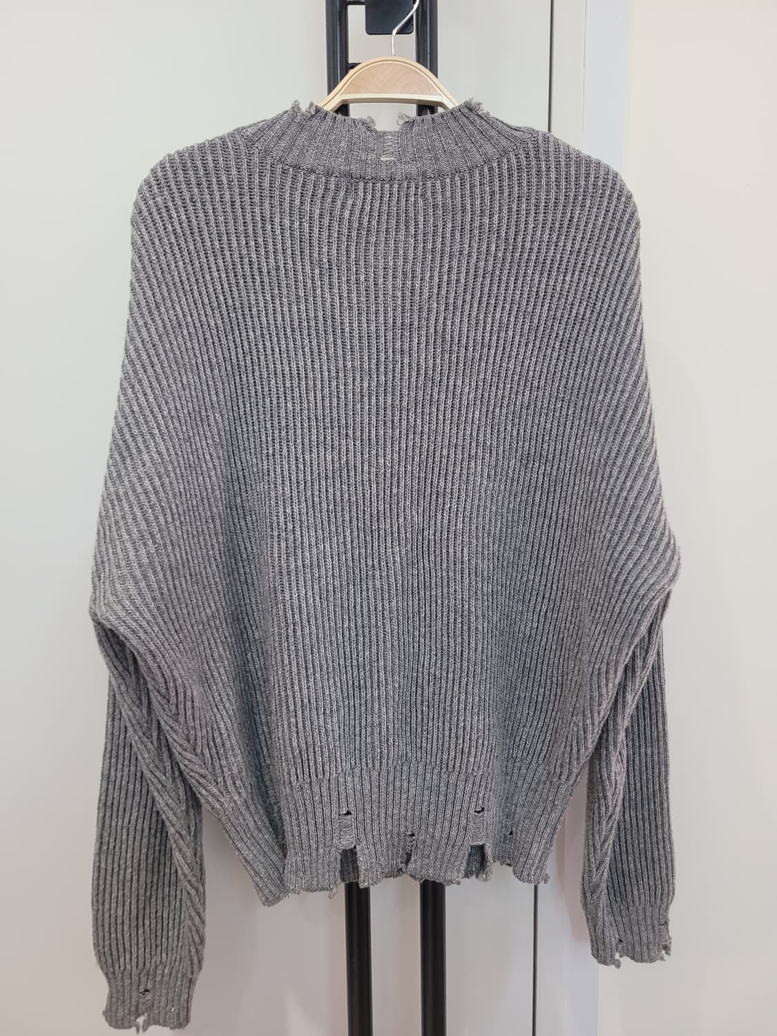 우알롱 브이넥 데미지 니트 그레이 S사이즈 상품이미지8