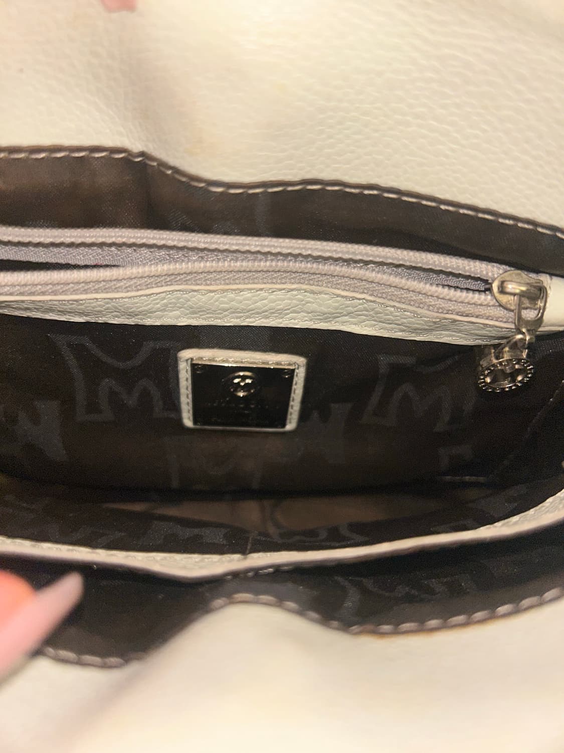 메트로시티 아이보리 은장 퀄팅 정품 도트백 상품이미지3