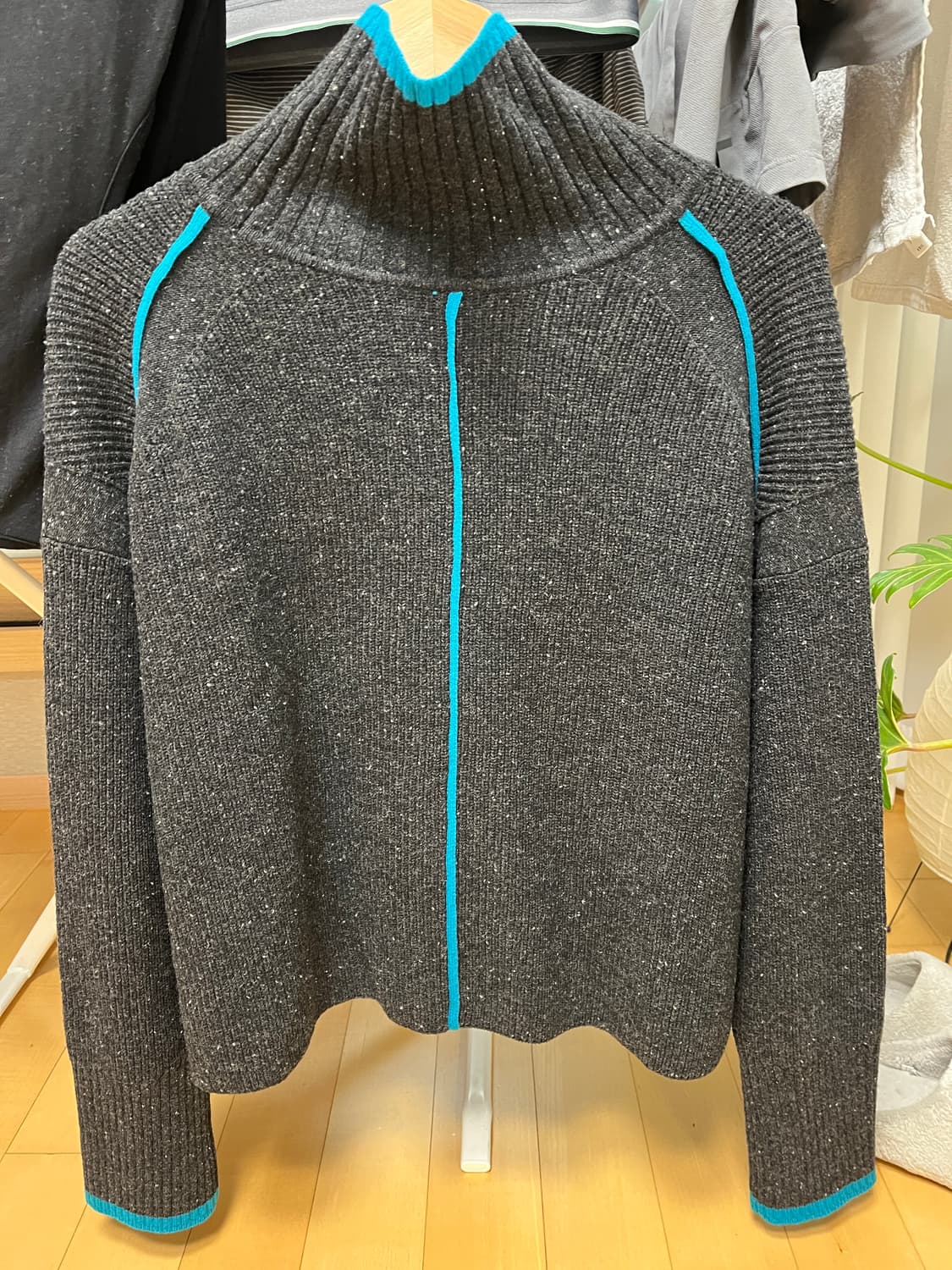 유나이티드에로우즈 여성니트 상태최상 상품이미지1