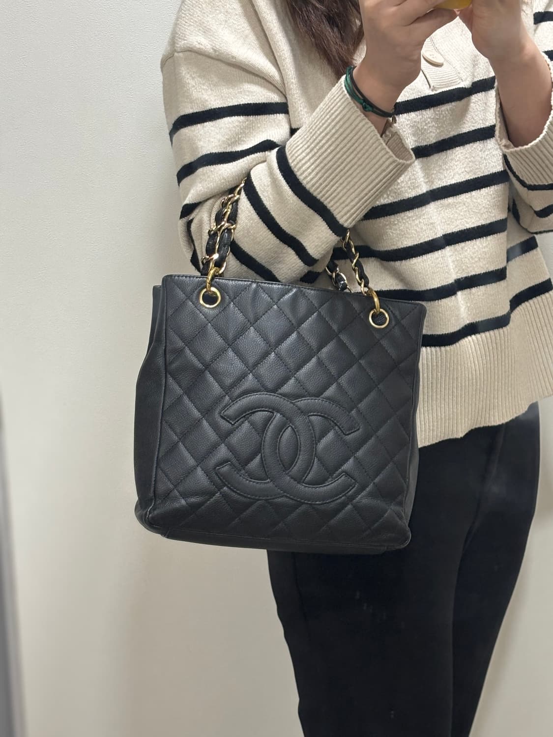 샤넬 캐비어 퀼팅 블랙 토트백 상품이미지7