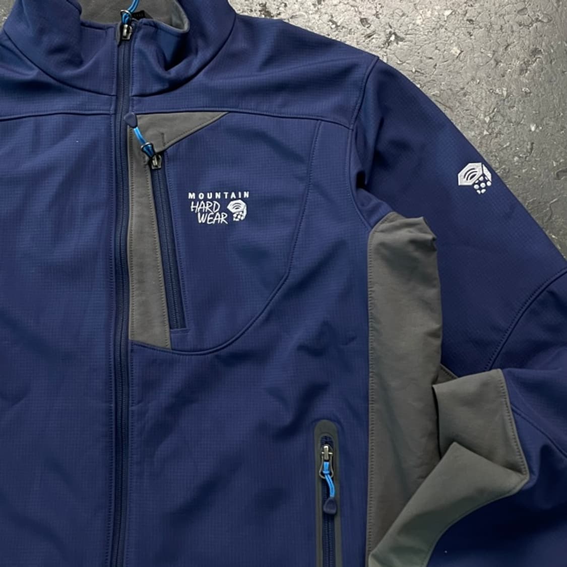 100 마운틴하드웨어 소프트쉘 자켓  상품이미지2